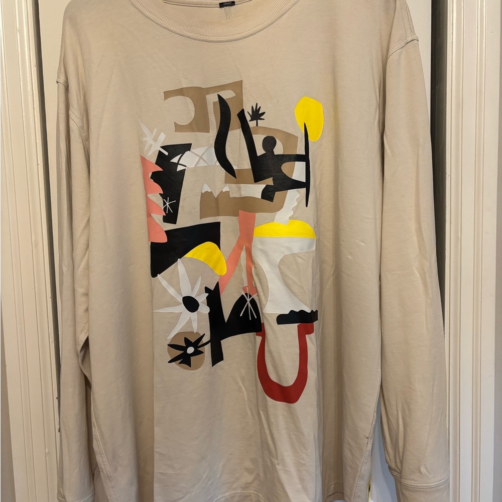 Ladies Rare Lululemon Beige Graphic Long Sleeve Tee